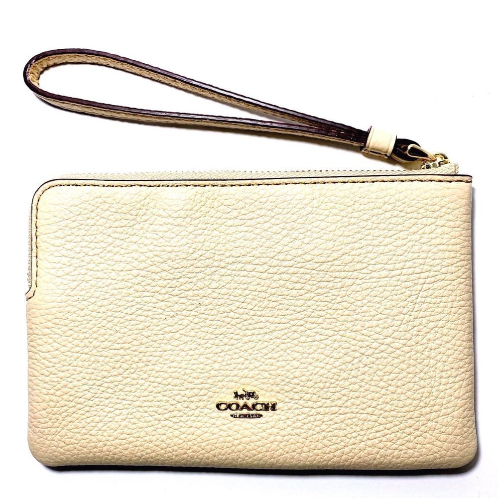Coach X Peanuts Corner Zip Wristlet Bag Snoopy & Friends Ice Skating - Picture 4 of 9